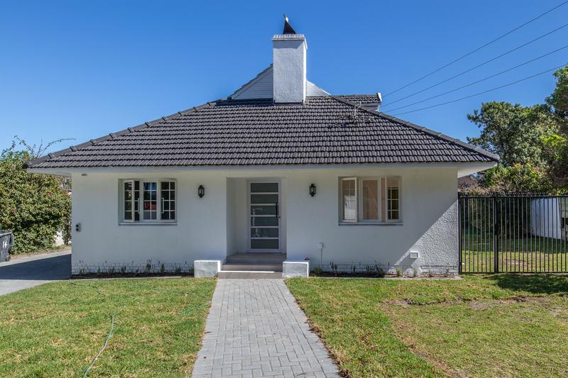 To Let 4 Bedroom Property for Rent in Bergvliet Western Cape